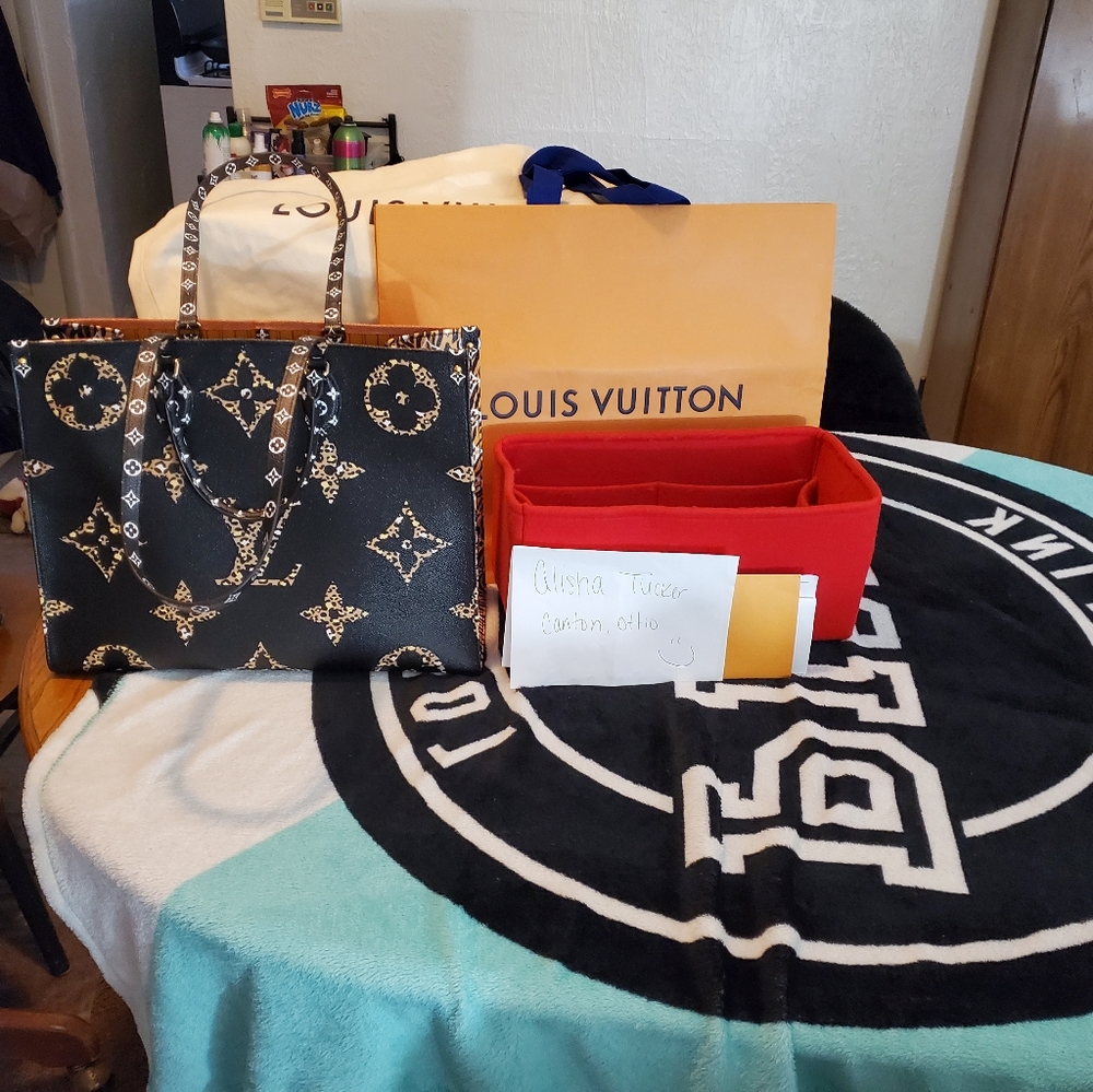 Limited edition jungle authentic on the go